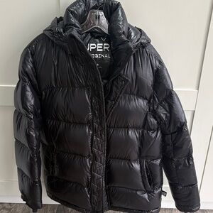 Aritzia Superpuff Original Glossy Black